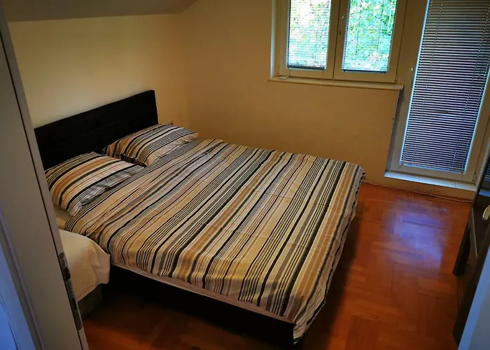 Park With Mountain View Balcony